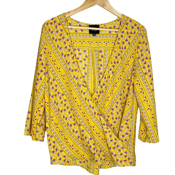 W5 Gold Yellow Floral Boho Surplice Blouse Women’s Size Medium - Picture 9 of 9